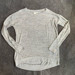 Gap gray super soft hi-lo top